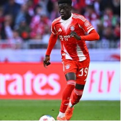 Der FC Bayern München hat das 18-jährige Ausnahmetalent Ndiaye verpflichtet. Der FC Bayern München hat das 18-jährige Ausnahmetalent Ndiaye verpflichtet.